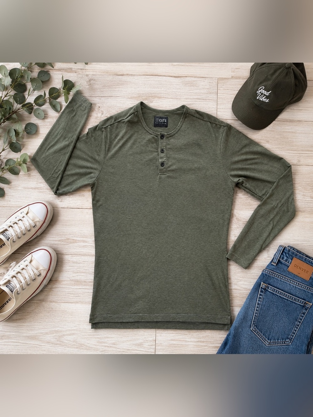 CUTS Clothing Men’s Medium Olive Green Split-Hem Long Sleeve Henley Shirt